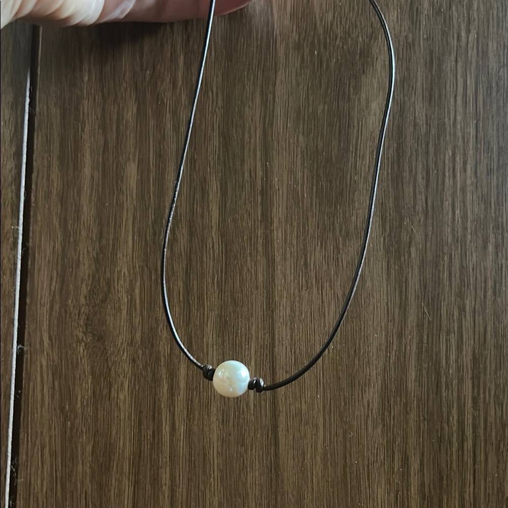 Elegant Black and White Pearl Necklace